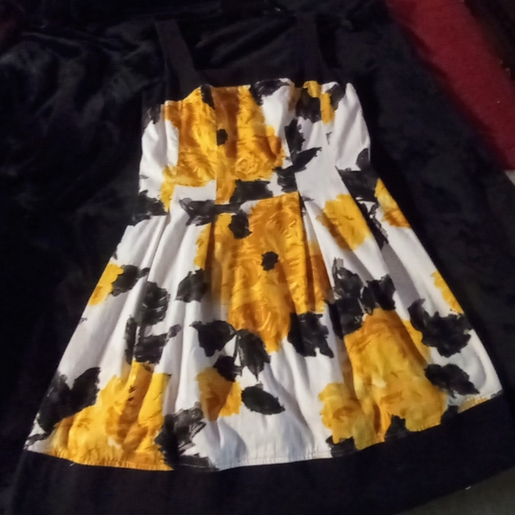 Yellow Roses Summer Dress - Picture 8 of 9
